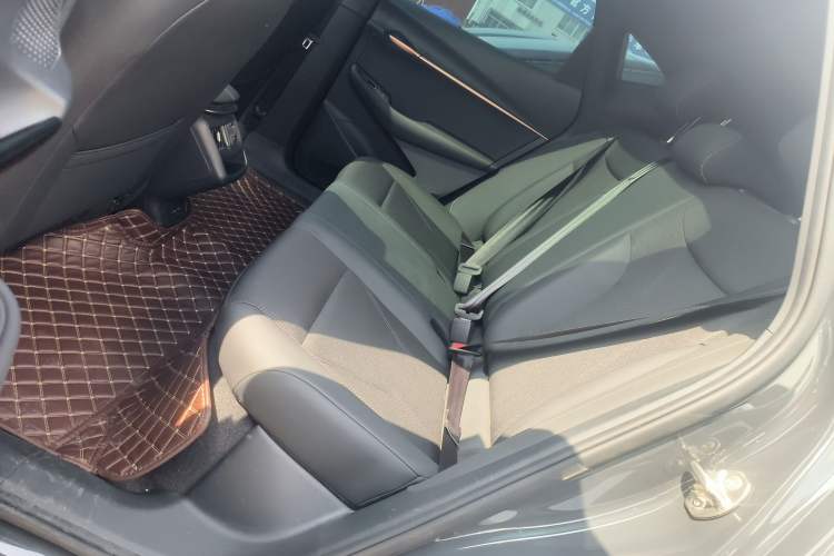 Used Volkswagen ID.UNYX 2024 Pro Long-Range Version Left Rear Seat