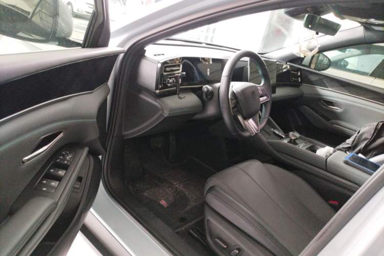 Used BYD Qin L 2024 DM-i 120KM Leading Model
