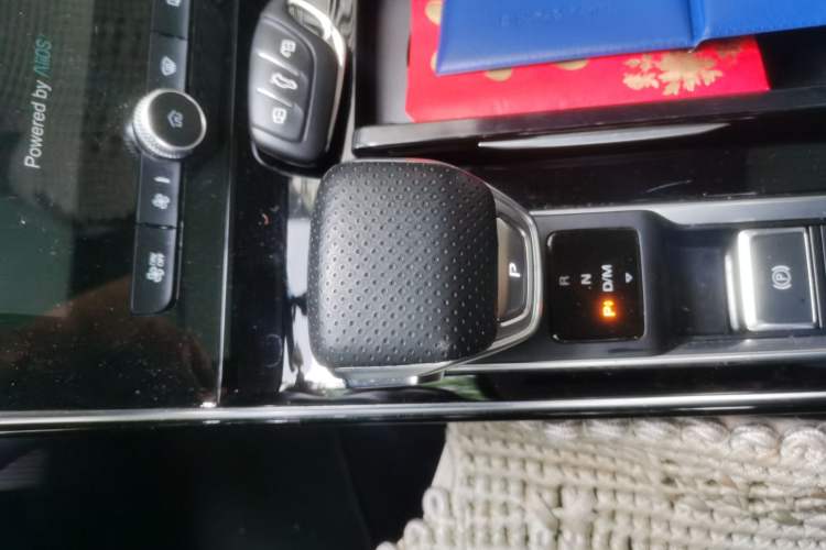 Used Roewe RX5 MAX 2019 300TGI Automatic 4G Connect Luxury Edition Gear Lever