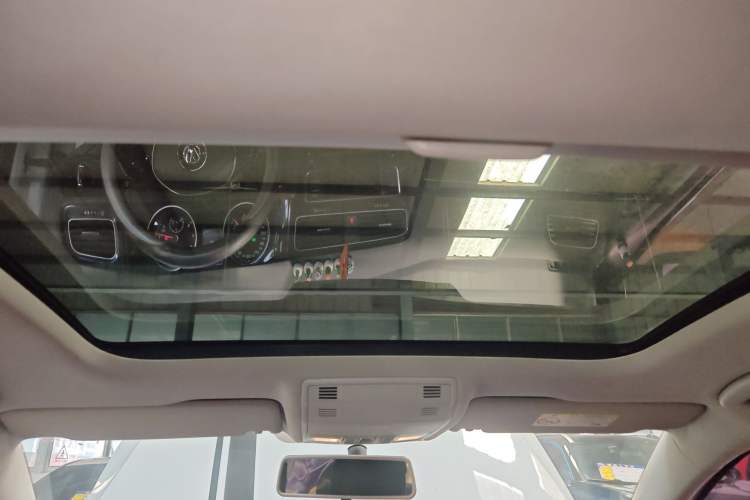 Used Volkswagen Golf 2017 1.6L Automatic Comfort Million-Vehicle Anniversary Edition
