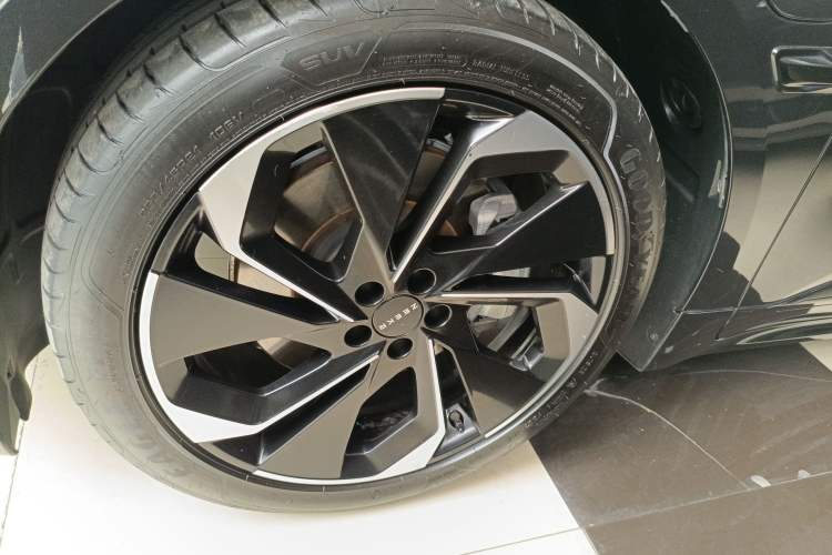 Used Zeekr 001 2022 Long-Range Dual-Motor WE Edition Left Front Wheel Hub