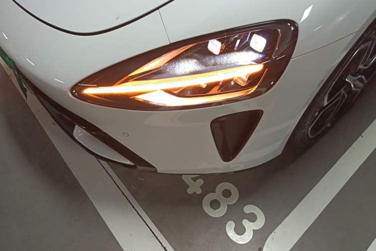 Used Xiaomi Auto SU7 2024 Rear-Drive Long-Range Intelligent Driving Version Left Front Headlight