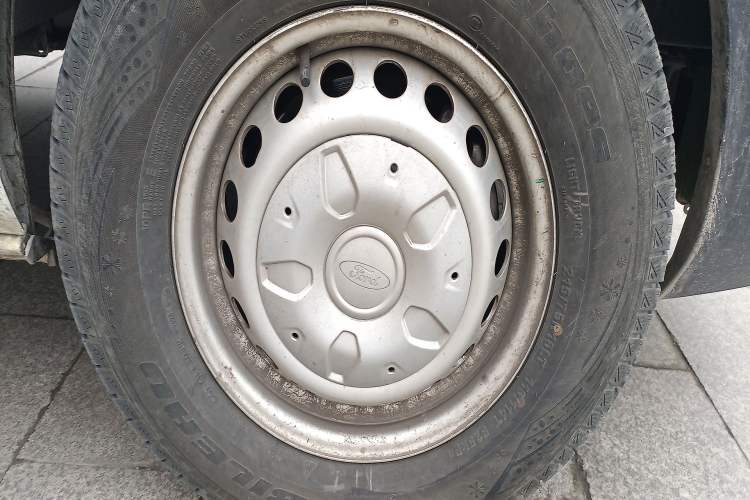 Used Ford Transit 2023 2.0T Diesel Manual Multifunction Commercial Vehicle Mid-axle Mid-roof 5/6 Seats