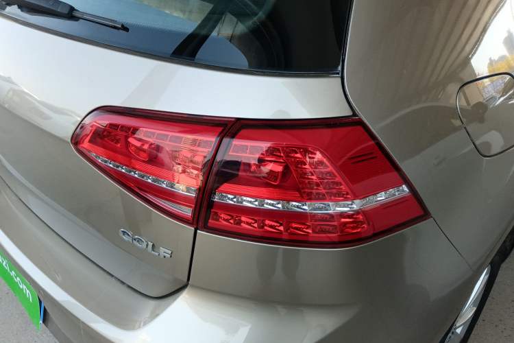 Used Volkswagen Golf 2016 1.6L Automatic Fashion Model Exterior 3