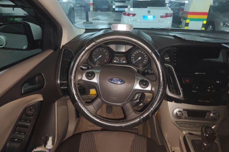 Used Ford Focus 2012 Sedan 1.6L Manual Fashion Edition
