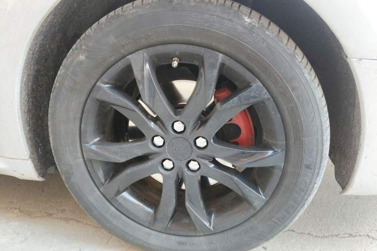 Used Peugeot 508 2015 1.6THP Automatic Prestige Edition Right Front Wheel Hub