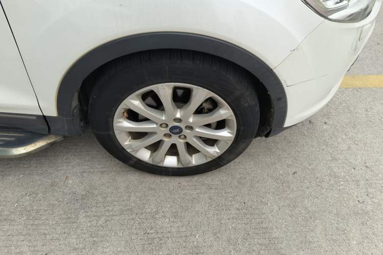 Used Ford Kuga 2013 2.0L GTDi Four-Wheel Drive Premium Model Right Front Wheel Hub