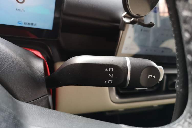 Used Wuling Bingo PLUS 2024 401 km Range 5-Seater Version Gear Lever