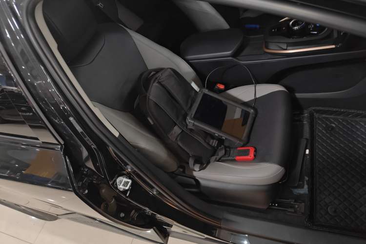 Used Toyota bZ3 2023 517 km Elite PRO Right Front Seat