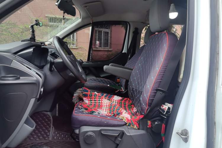 Used Ford Transit 2017 2.0T Diesel Multi-Purpose Commercial Vehicle Mid-Drive Mid-Roof China IV Standard