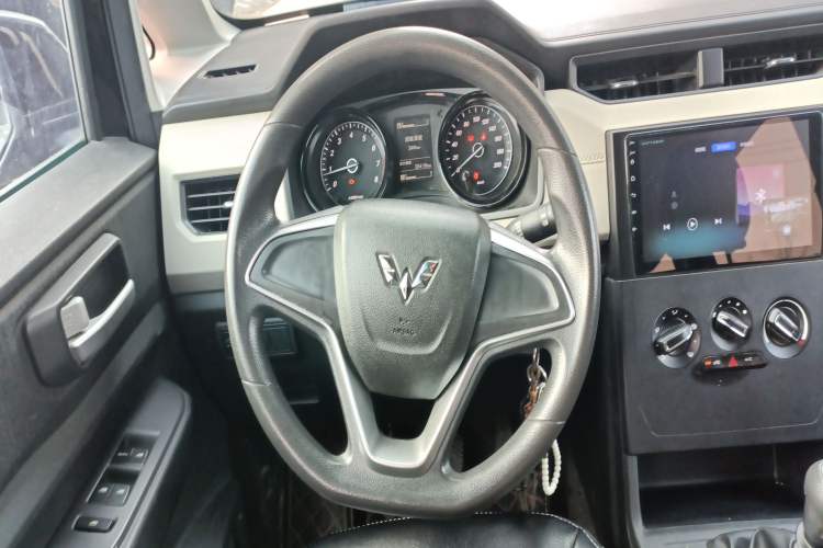 Used Wuling Hongguang PLUS 2019 1.5T Manual Comfort Version 7 Seats Steering Wheel