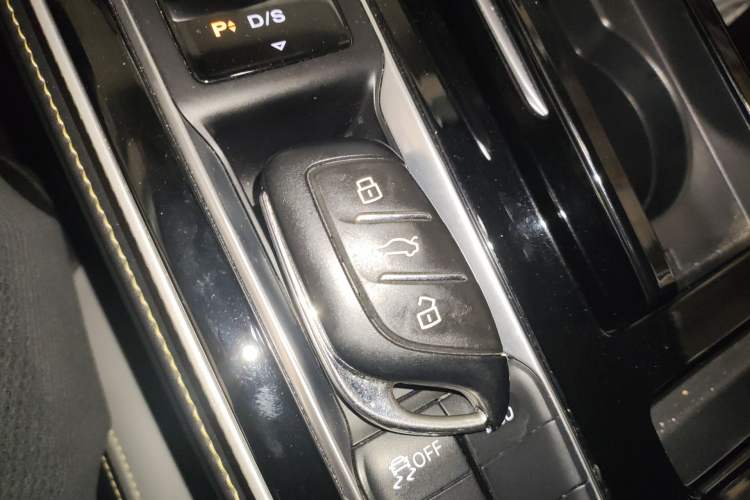 Used Roewe i6 MAX 2020 300TGI Automatic Cool & Stylish Skyroof Edition