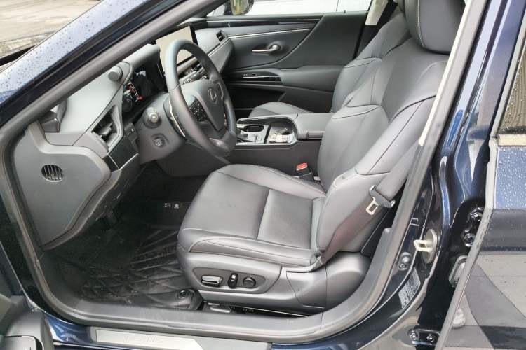 Used Lexus ES 2022 300h Excellence Edition Left Front Seat
