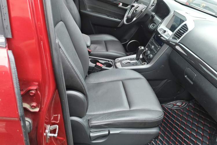 Used Chevrolet Captiva 2014 2.4L Two-Wheel Drive Urban Version 7 Seats Right Front Seat