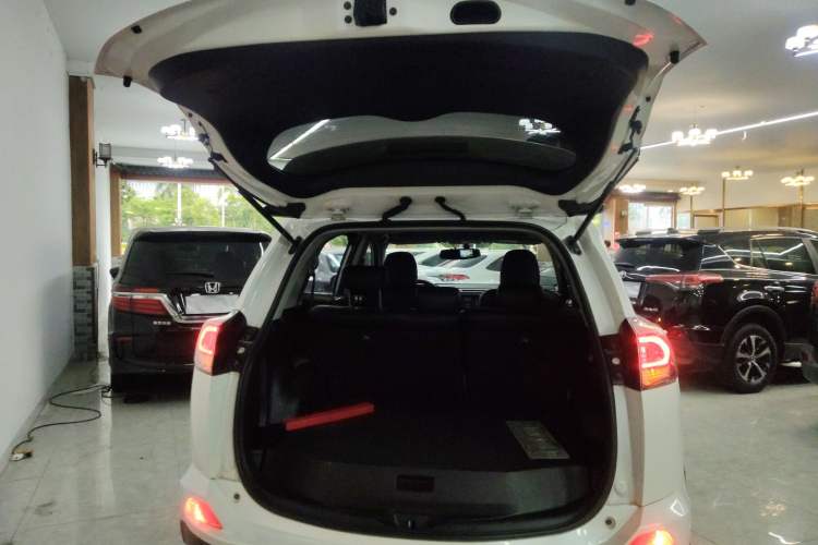 Used Toyota RAV4 2016 2.0L CVT Two-Wheel Drive Fashion Edition China V Standard