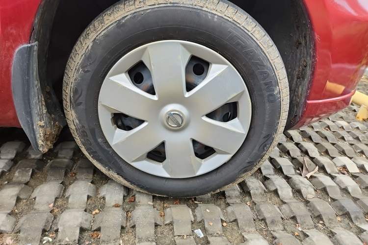 Used Nissan Livina 2010 Jingyue Edition 1.6L Manual All-Around Model Right Front Wheel Hub