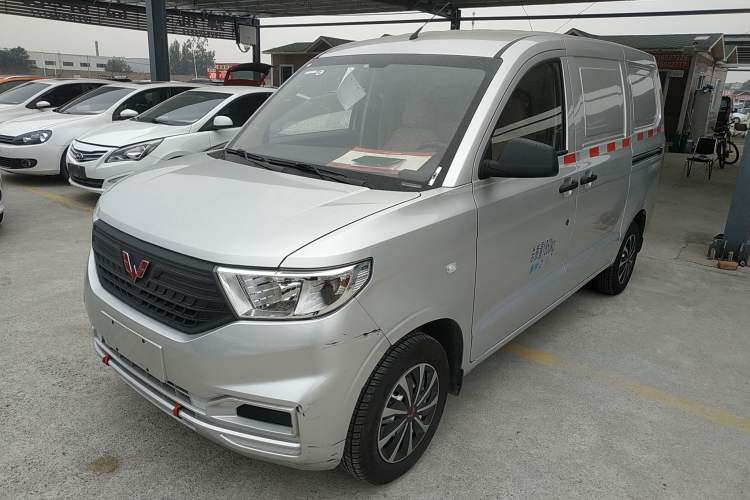 Used Wuling Hongguang V 2022 1.5L Jingqu Edition Enclosed-Window Vehicle with Electric Power Steering LAR
