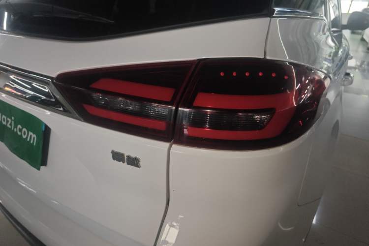 Used Geely Auto Emgrand X7 Sport 2018 1.8TD Automatic Two-Wheel Drive Smart Connect 4G Internet Edition
