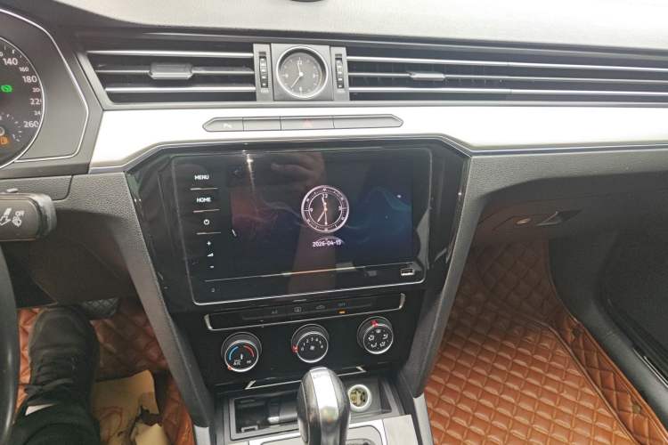 Used Volkswagen Magotan 2020 280TSI DSG Comfort Edition Audio And AC Panel