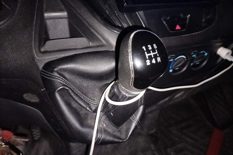 Used Ford Transit 2019 2.0T Gasoline Multi-Purpose Commercial Vehicle Mid-Drive Mid-Roof 6-Seater China VI Standard