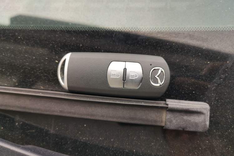 Used Mazda CX-4 2018 2.0L Automatic Two-Wheel Drive Blue Sky Premium Upgrade Version China VI Standard Vehicle Key