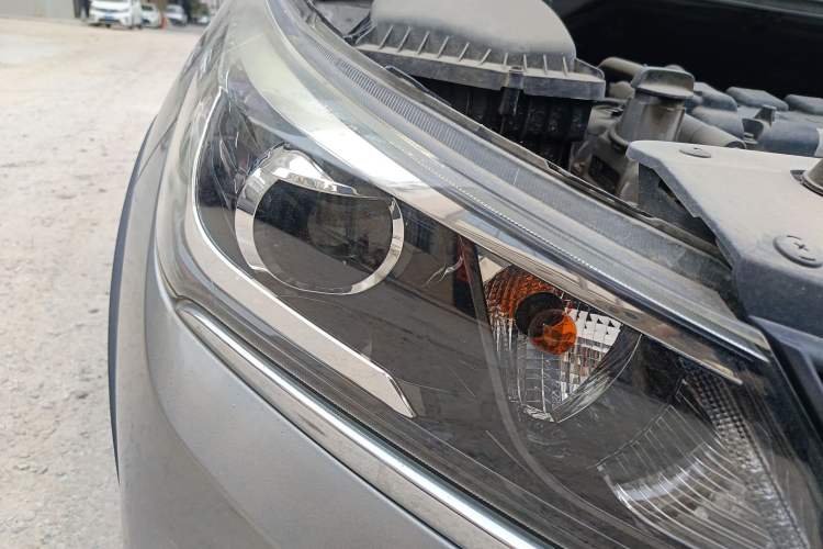 Used Baojun 310W 2017 1.5L Manual Fashion Model China V Right Front Headlight