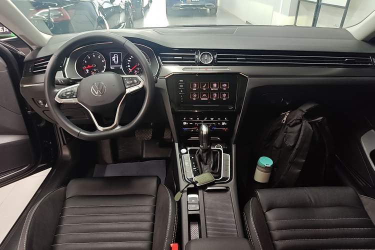 Used Volkswagen Magotan 2020 330TSI DSG Leading Model Center Console