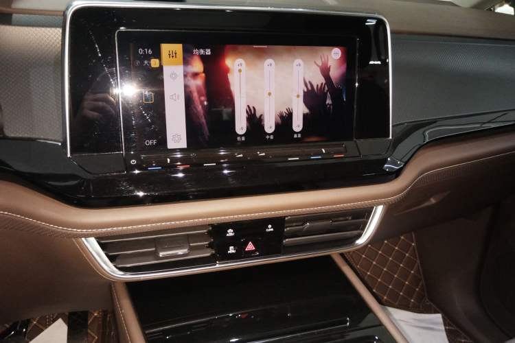 Used Volkswagen Viloran 2024 330TSI Business Edition Audio And AC Panel