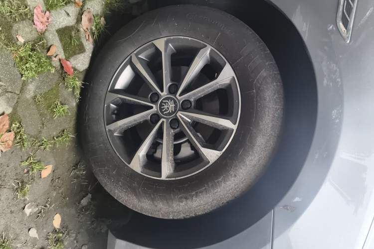 Used BYD Qin PLUS 2023 Champion Edition DM-i 55KM Leading Model Right Front Wheel Hub