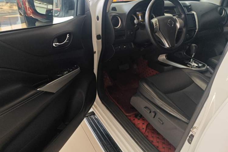Used Nissan Navara 2021 2.5L Automatic 4x4 Premium Version QR25
