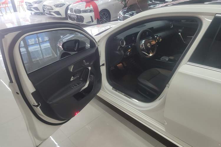 Used Mercedes-Benz A-Class 2022 Revised Version A 200 L Sport Sedan Fashionable Style Driver Seat