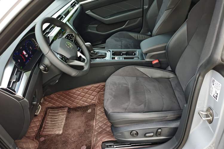 Used Volkswagen FAW-Volkswagen CC 2025 Model, Facelifted, 330TSI, Glamorous—Shared Edition Left Front Seat