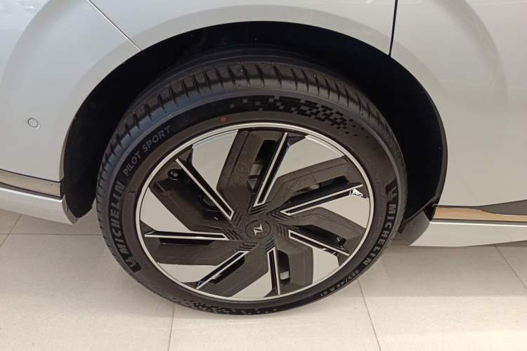 Used Dongfeng eπ eπ008 2025 210 Ultra Range-Extended Version 5 Seats
