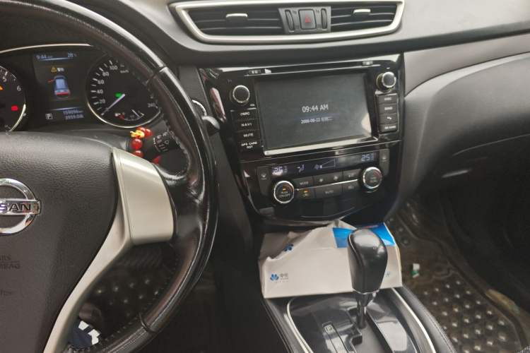 Used Nissan X-Trail 2014 2.0L CVT Comfort Edition 2WD Audio And AC Panel