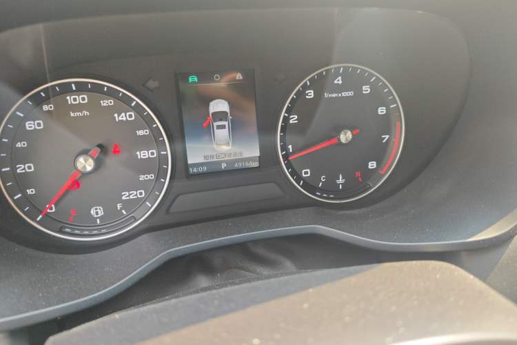 Used Roewe i5 2019 1.5L Automatic 4G Connected Langhao Edition Odometer Close Up