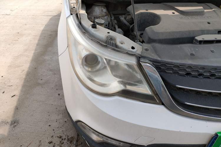 Used Baojun 730 2014 1.8L manual Comfort trim 7-seater Right Front Headlight