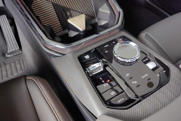 Used BMW X3 2025 xDrive30L Luxury Edition M Sport Package Gear Lever