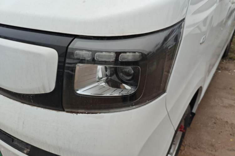 Used Chana Ruixing EM80 2025 Customized Passenger Version 6-Seater 300km Side-Hinged Doors
