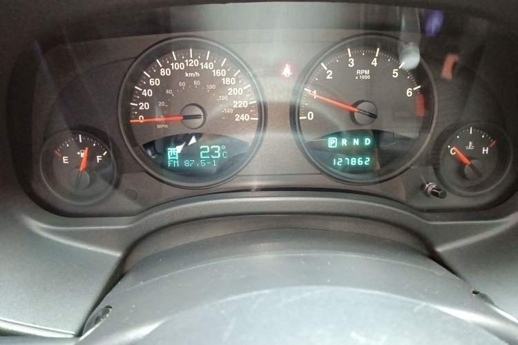 Used Jeep Compass 2011 2.0L two-wheel drive sport version
