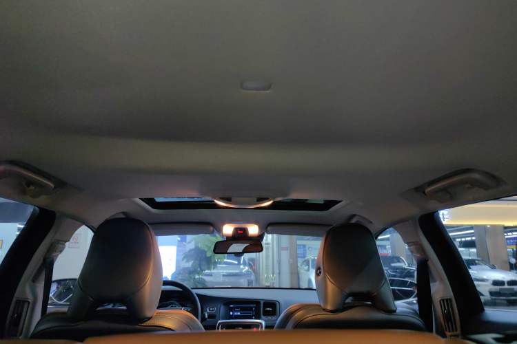 Used Volvo V60 2014 T5 Zhiya Edition