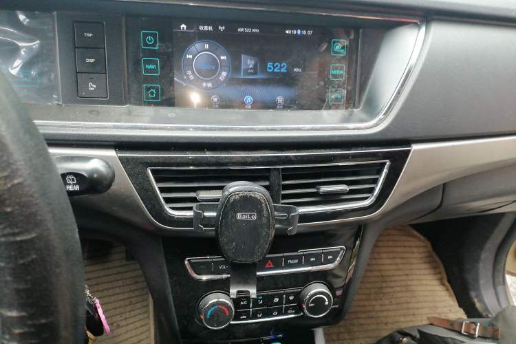 Used CHANGAN KAICHENG Oushang A600 2016 1.5L Manual Luxury 6-Seater Audio And AC Panel