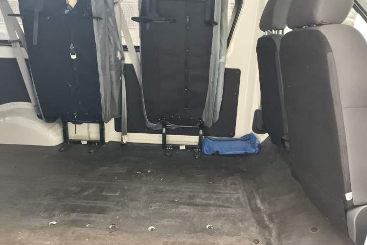 Used Chana Ruixing EM60 2025 Passenger Version Comfort Edition 6 Seats 300 km Range Side-Hinged Doors