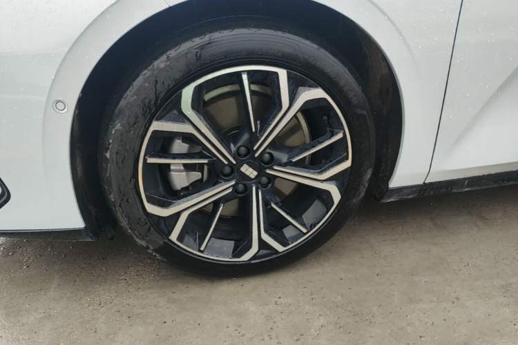 Used Geely Galaxy E8 2025 700 km Long-Range Intelligent Driving Version