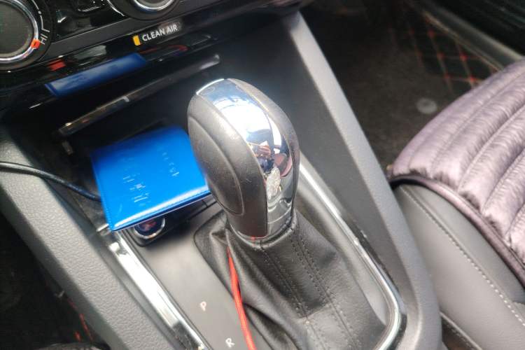 Used Volkswagen Sagitar 2018 1.6L Automatic Comfort Model Gear Lever