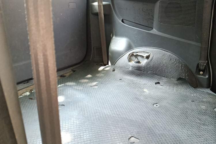 Used Dongfeng Shuaike 2011 1.6L Manual Comfort 7-Seater
