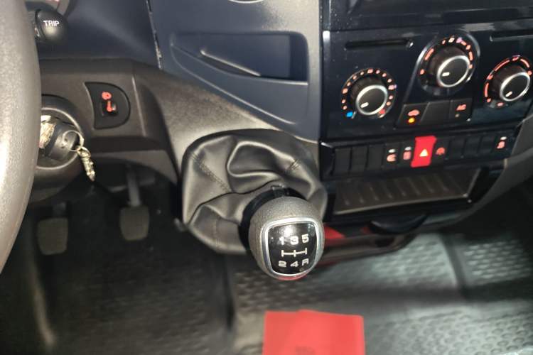 Used Iveco Eurocargo 2021 2.0T Manual Super-Rui Short Wheelbase High-Roof Side-Sliding Door F1A