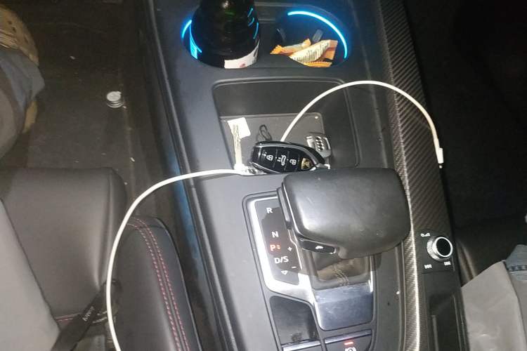 Used Audi A5 2021 Sportback 40 TFSI Stylish and Elegant Model Gear Lever