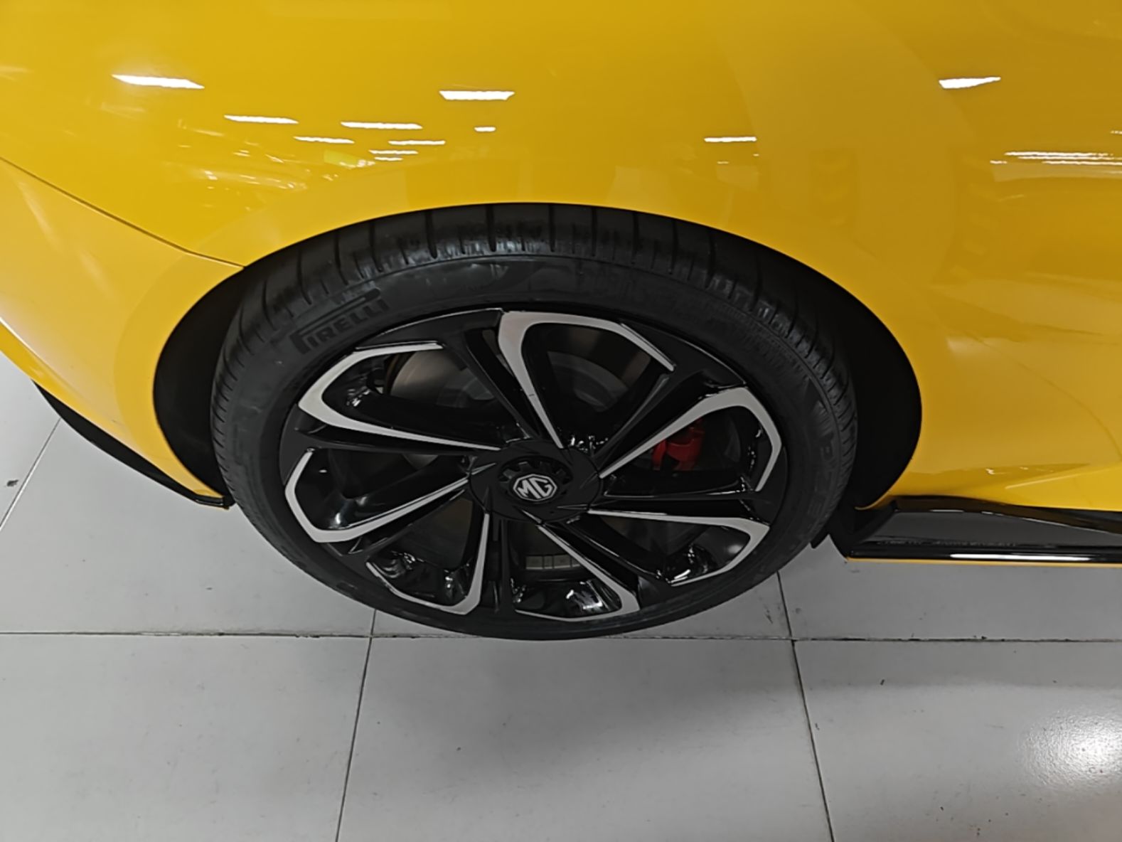 MG Cyberster 2024 520 km Legendary All-Wheel-Drive Version — снимка 11