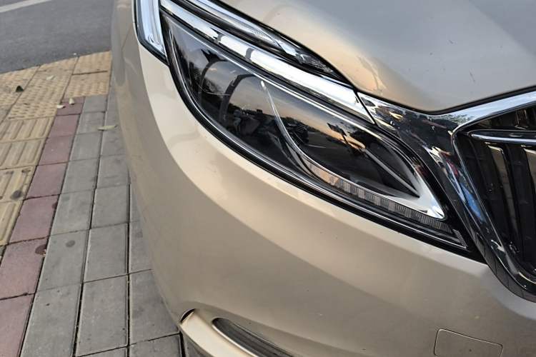 Used Buick GL8 2017 ES 28T Premium Version China V Standard Right Front Headlight