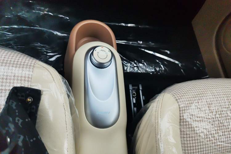 Used Wuling Hongguang MINIEV 2025 Four-Door Version Advanced Edition Gear Lever